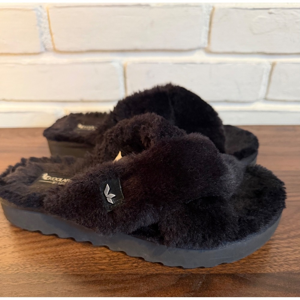 Koolaburra by UGG Fuzz It Black Faux Fur Crisscross Slide Slippers Womens 5 Cozy